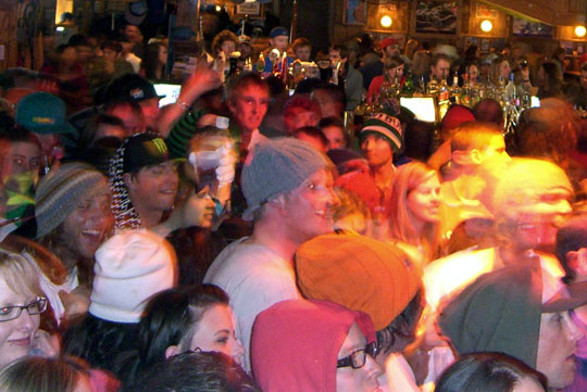 Dj Carve Brings the Crowd